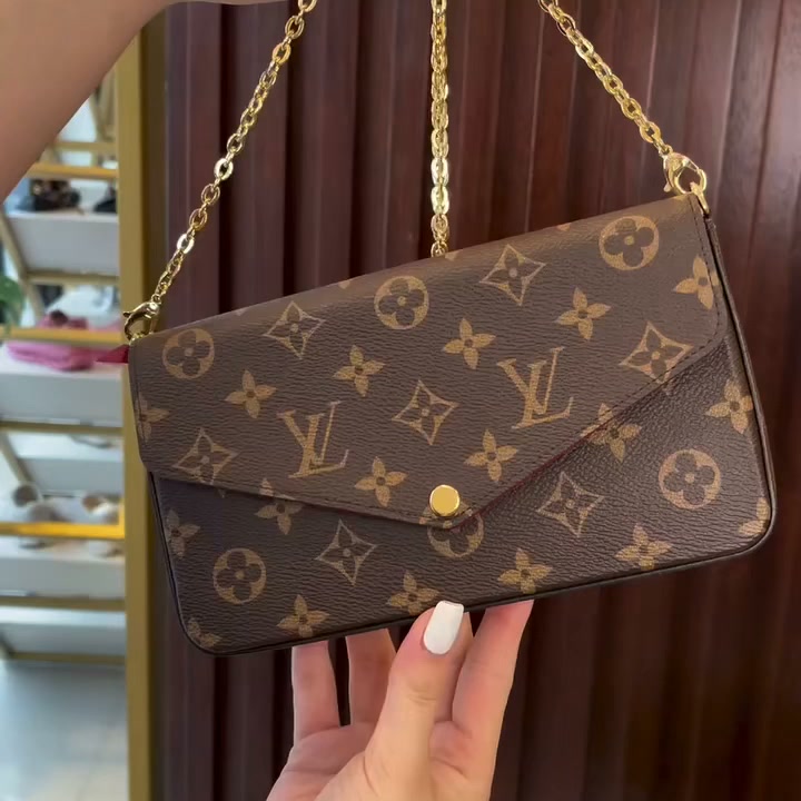 Eine Tasche, die deinen Look komplett macht Entdecke einer unserer beliebtesten Handtaschen und gönn dir ein neues Lieblingsstück.