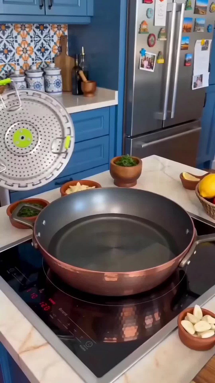 Flower-shaped Steel Folding Steamer