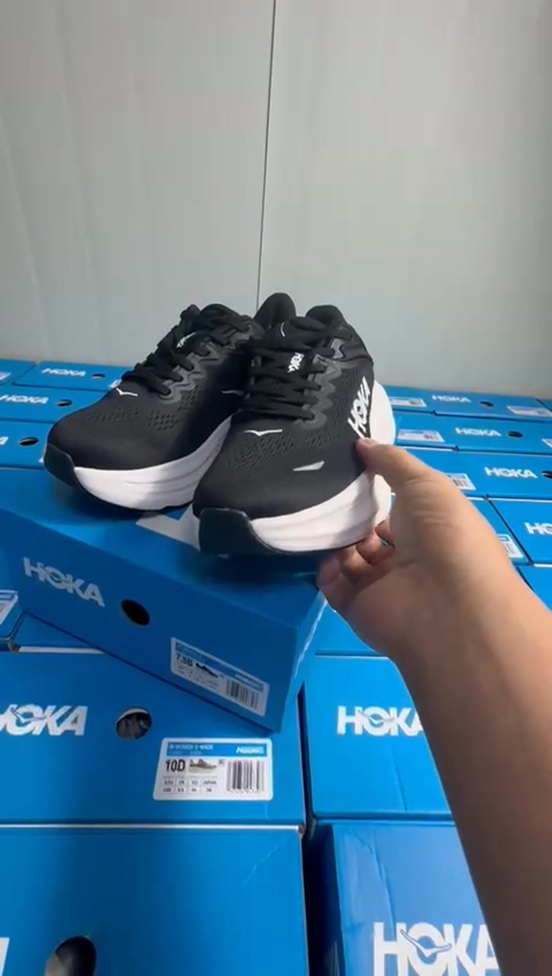 HOKA Bondi 9 Black/White – 30% rabatt nu!