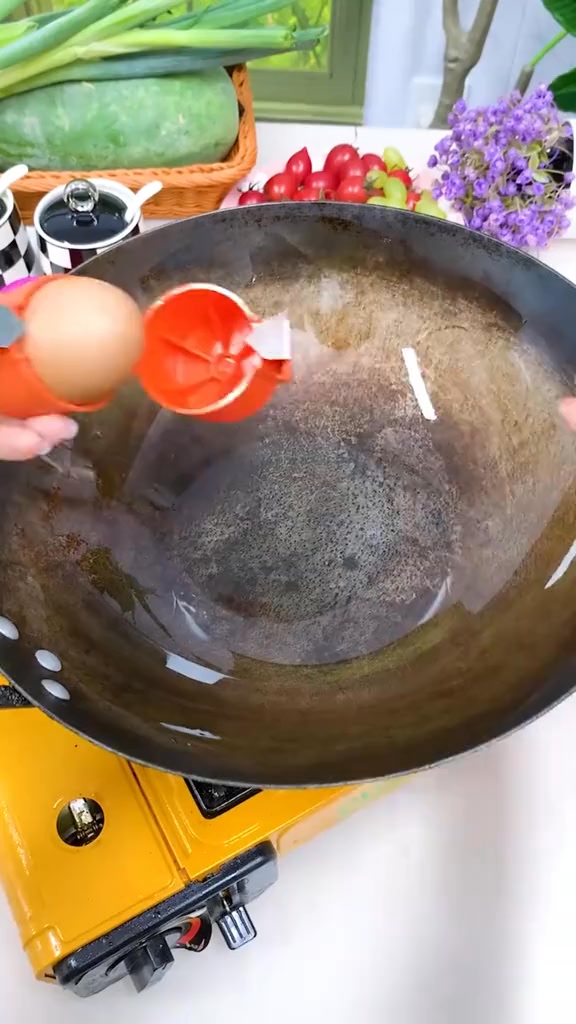 Efficient Egg Cracking Tool, Handy Egg Separator