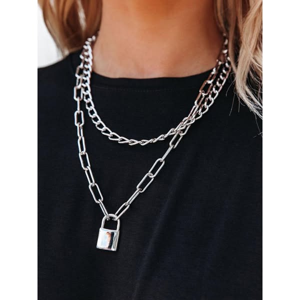 LIP-LOCKED LAYERED CHAIN NECKLACE