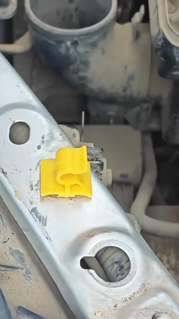 Universal Car Hood Support Rod Clips – Secure Your Engine Bay