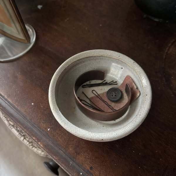 Πενήντα χρόνια κοιτούσα τον καρπό της. Ποτέ δεν τη ρώτησα.