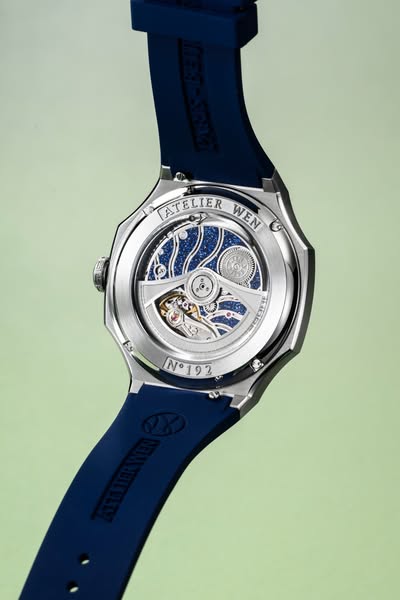 Customised, Pequignet calibre EPM03.