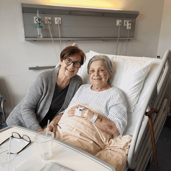 Ihr Knie ist mitten auf der Straße weggeknickt