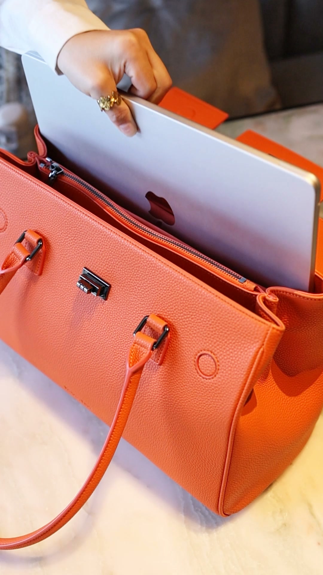 Die ultimative Business-Tote Jolene