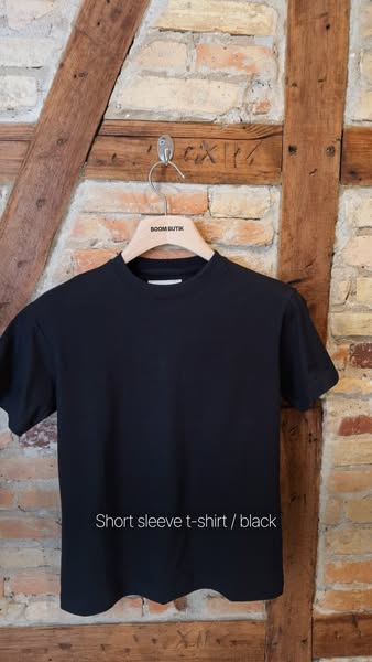 Short sleeve t-shirt · €20