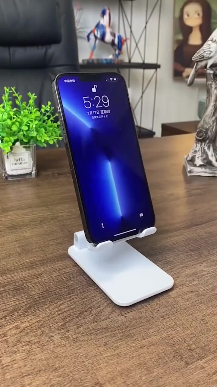 Uniwersalny uchwyt na telefon. Idealny dla każdego modelu telefonu i tabletu.