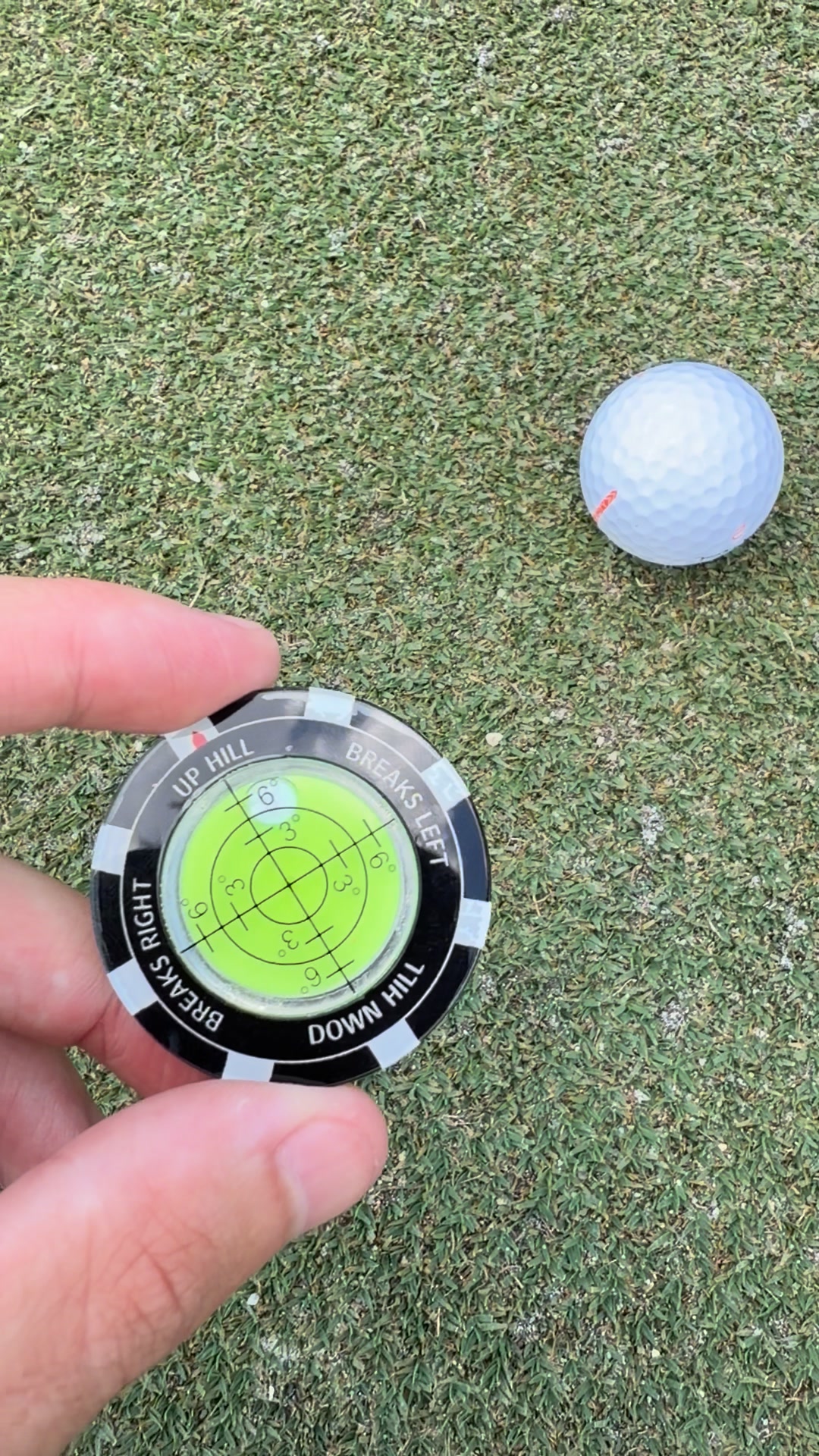 Ball Marker With Built-In Level