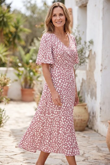 The fabric is lightweight, so it’s neither stuffy nor clingy.