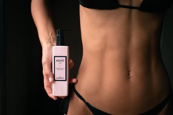 Anúncio de Muhà l'evoluzione del profumambiente