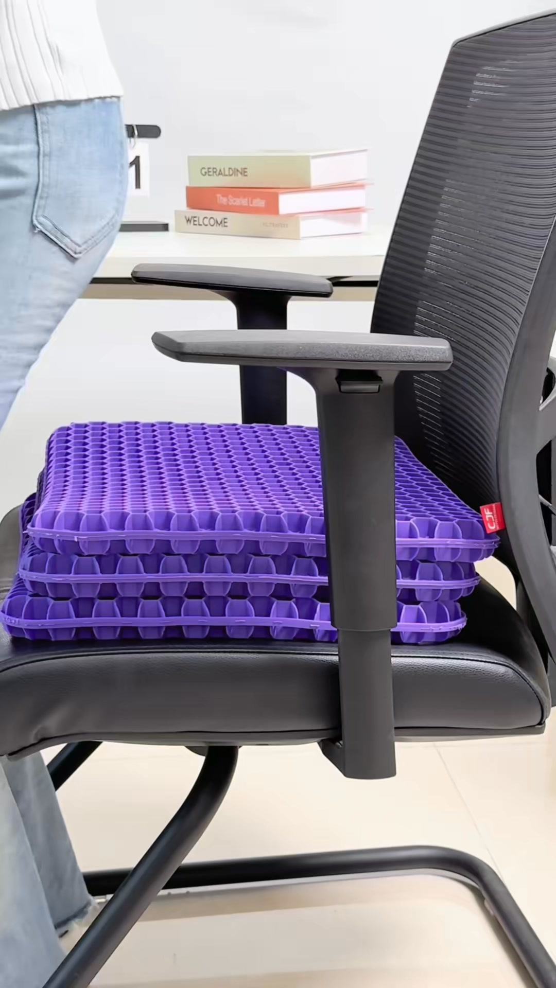 The Alum Gel Seat Cushion gives instant pressure relief so you can sit for hours without the pain.