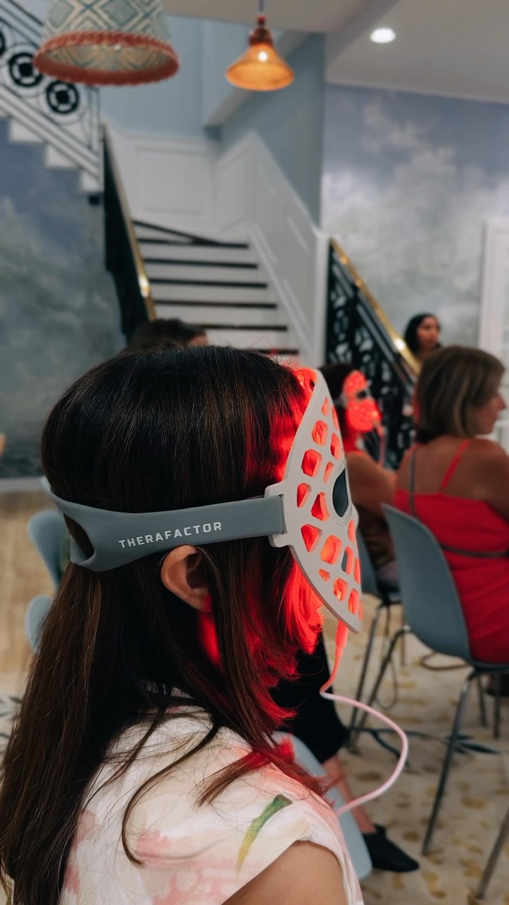 Anúncio de TheraFactor - Terapia de Luz Vermelha & Mitocôndria Biohacking