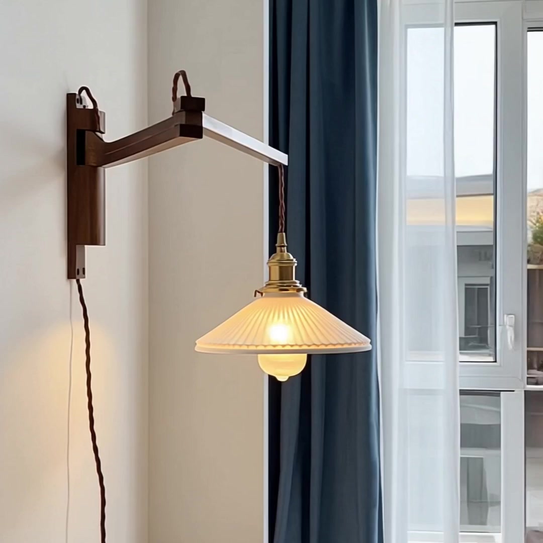 Asne – Adjustable Wood Wall Light