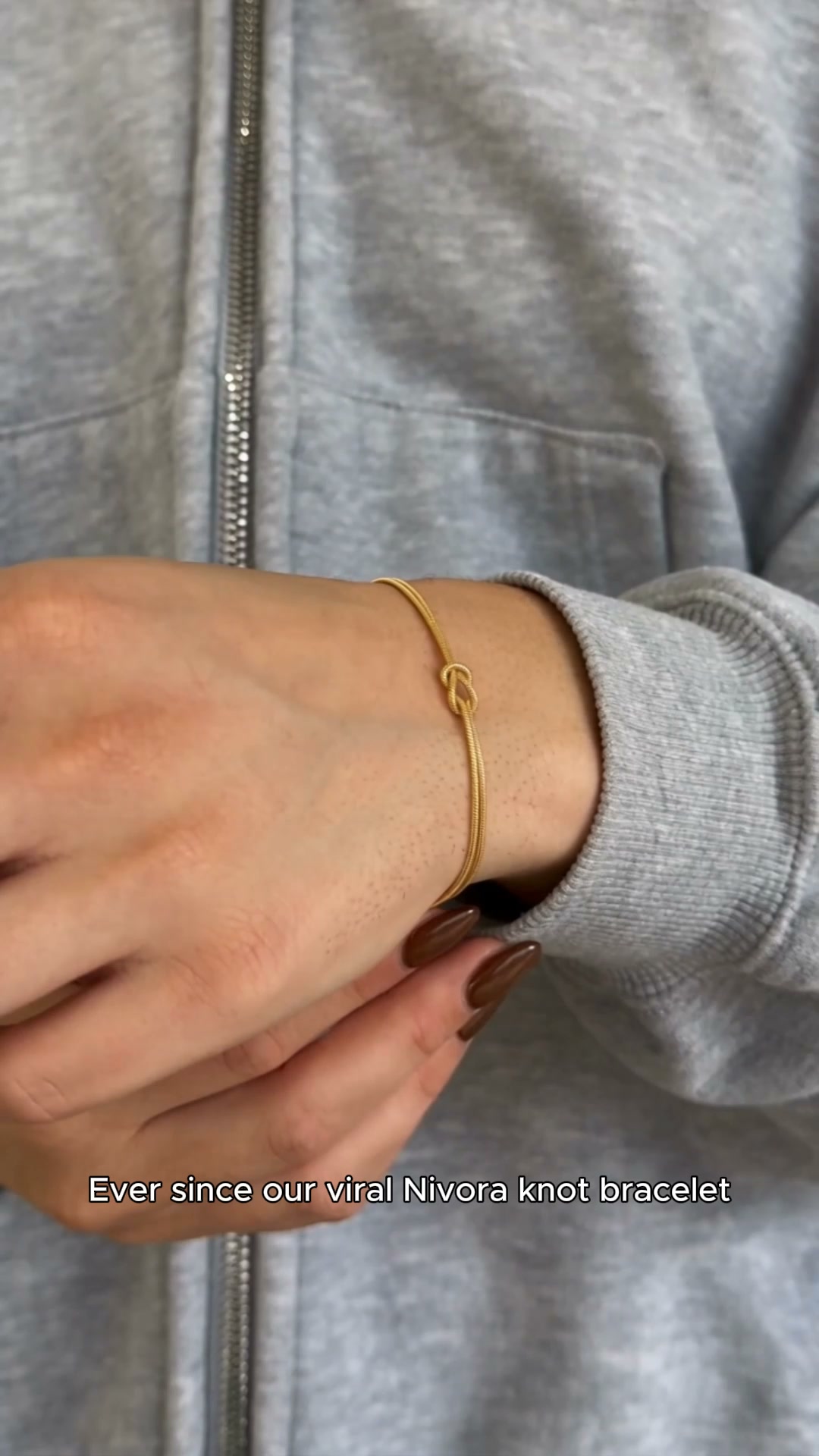 With the holidays coming up, there’s truly no better moment for matching bracelets that symbolize love and connection.