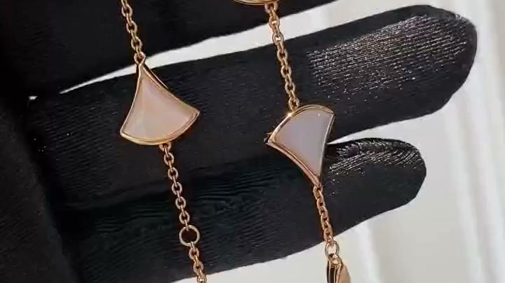 Stars don't fade. Neither does our jewelry.