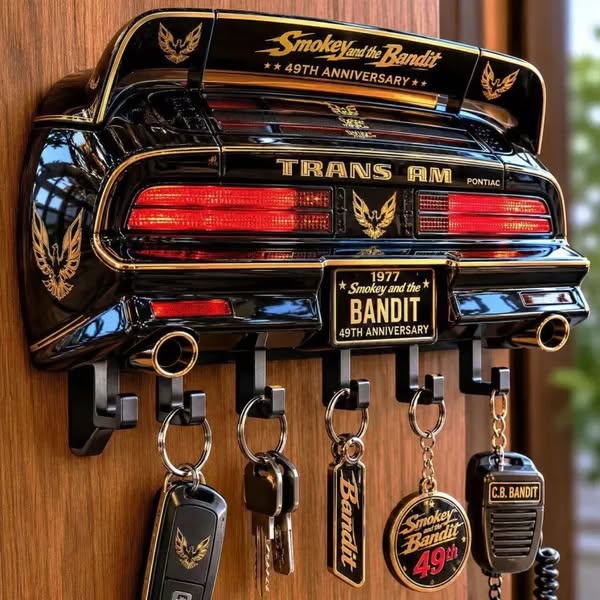 Never Lose Your Keys Again! Classic Car Key Hook – The Ultimate Garage Game-Changer!