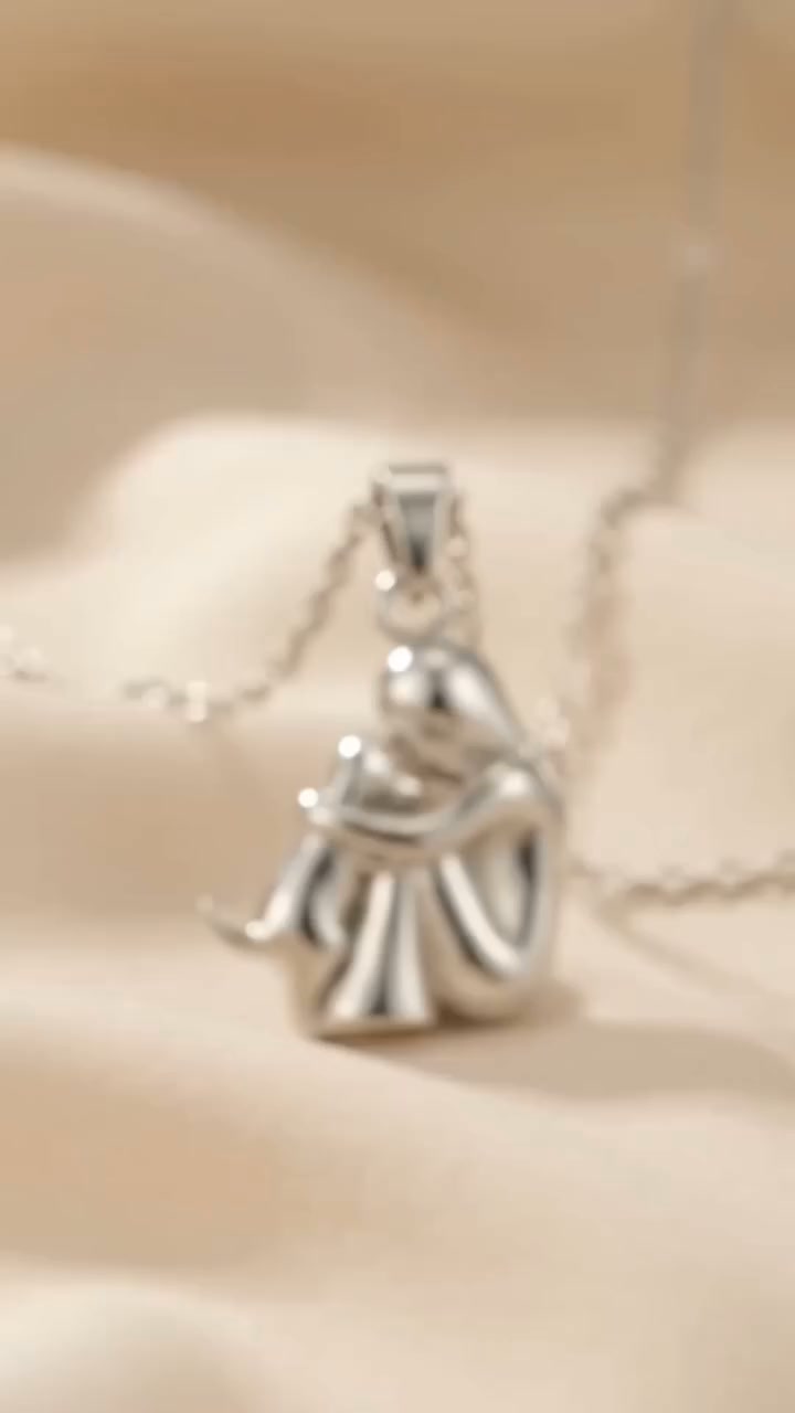 The purest bond, close to your heart.