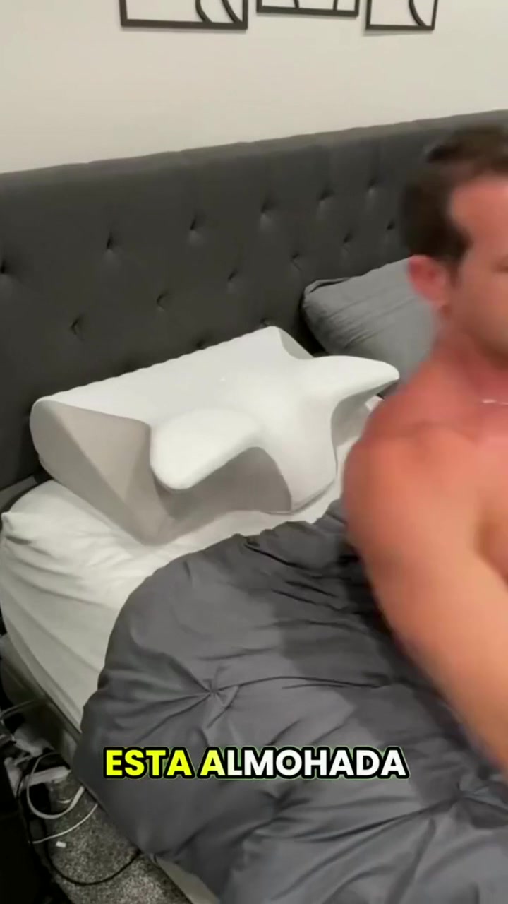 Duerme de lado o boca arriba sin levantarte con el cuello cargado