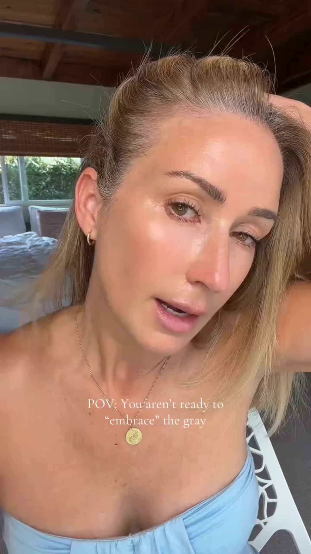 Cover your roots in 10 seconds