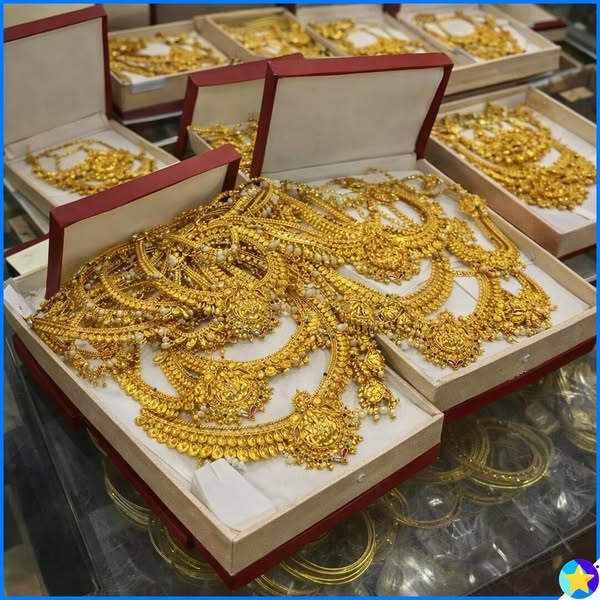 Second-Hand Gold Jewelry: What to Know (Read More)