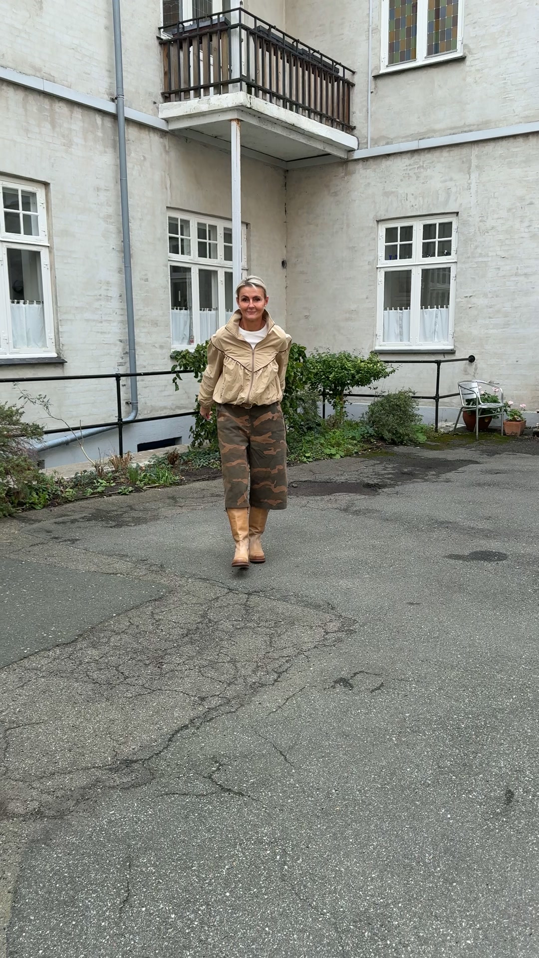 Sporty jakke og camo er altså et godt match
