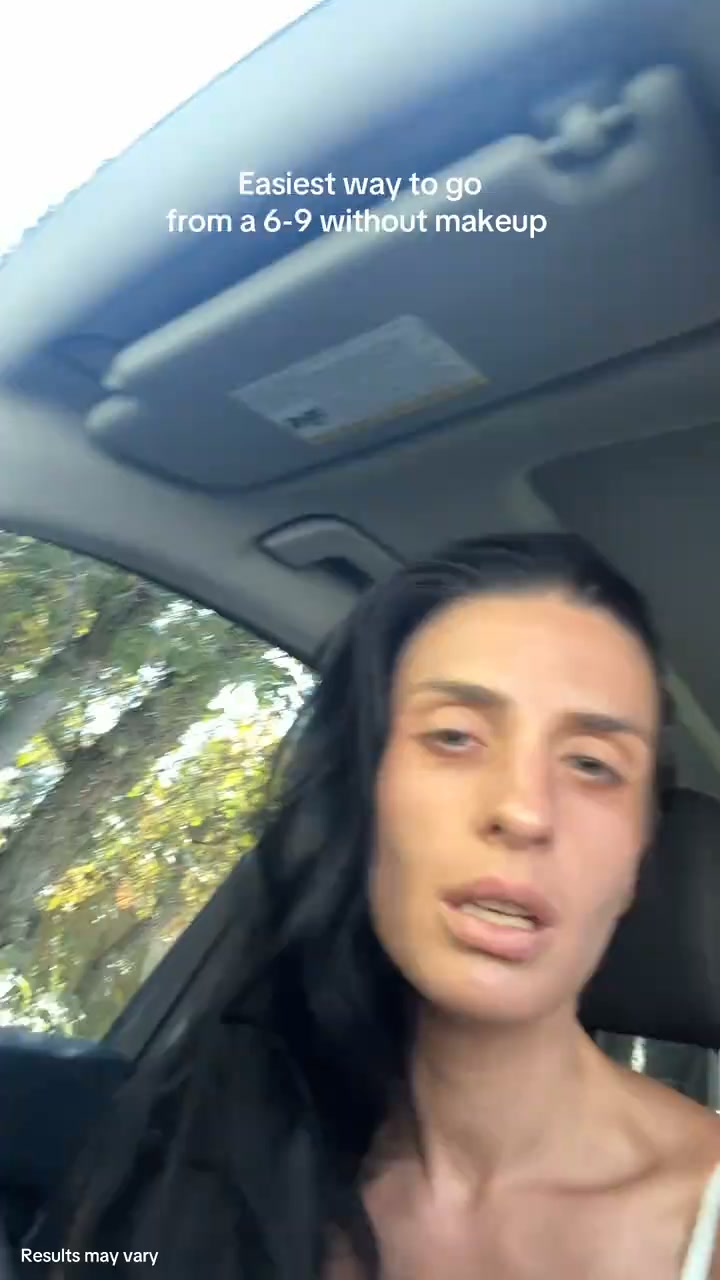 Anúncio de Mia Collins