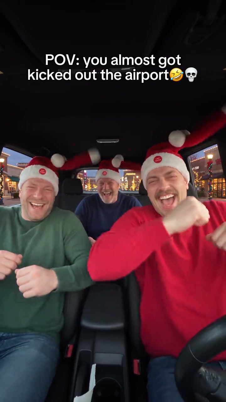 Singing & Dancing Santa Hat – The Christmas Hat That Steals the Party