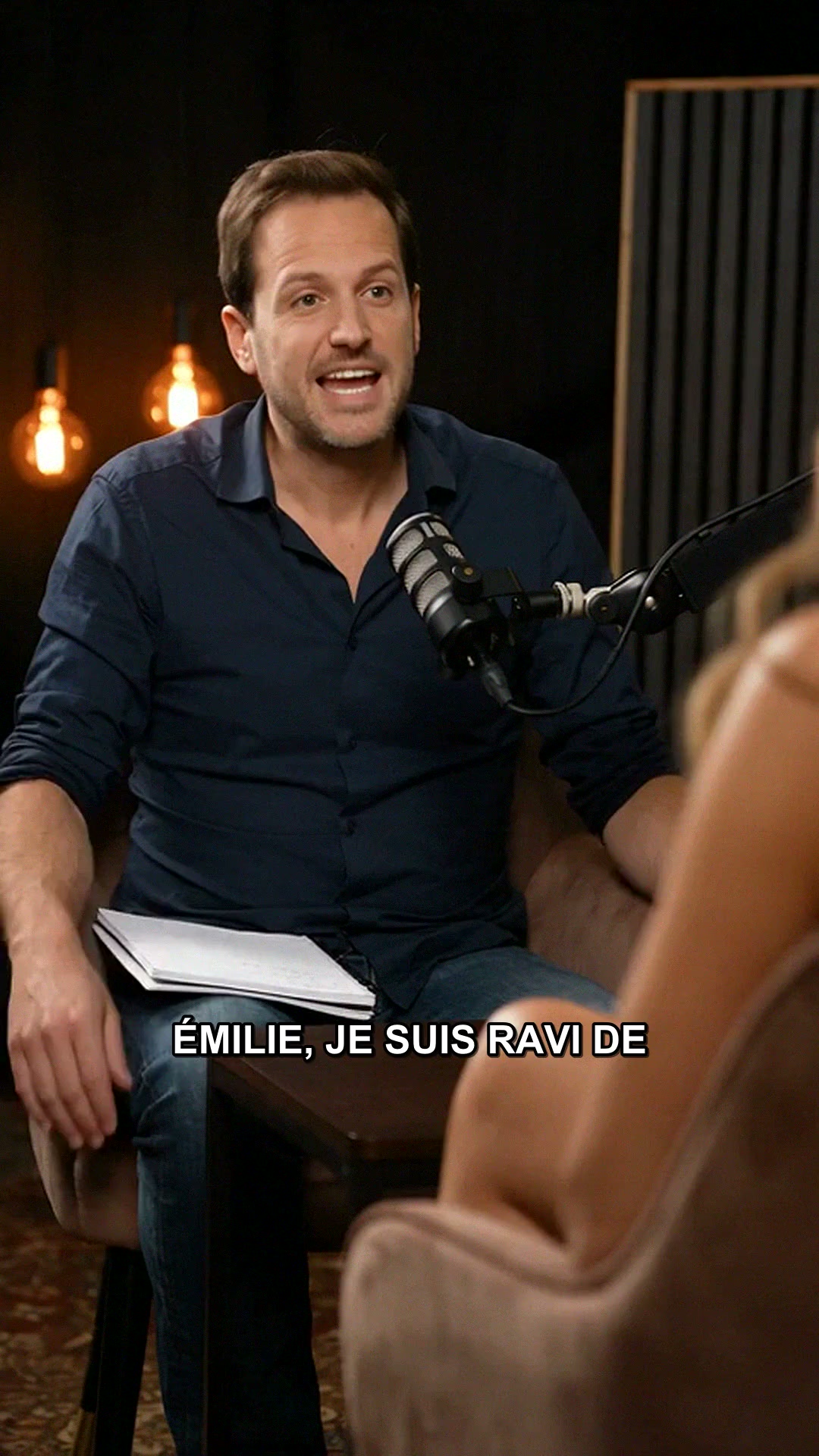 Elle regarde ce que tu portes en dessous