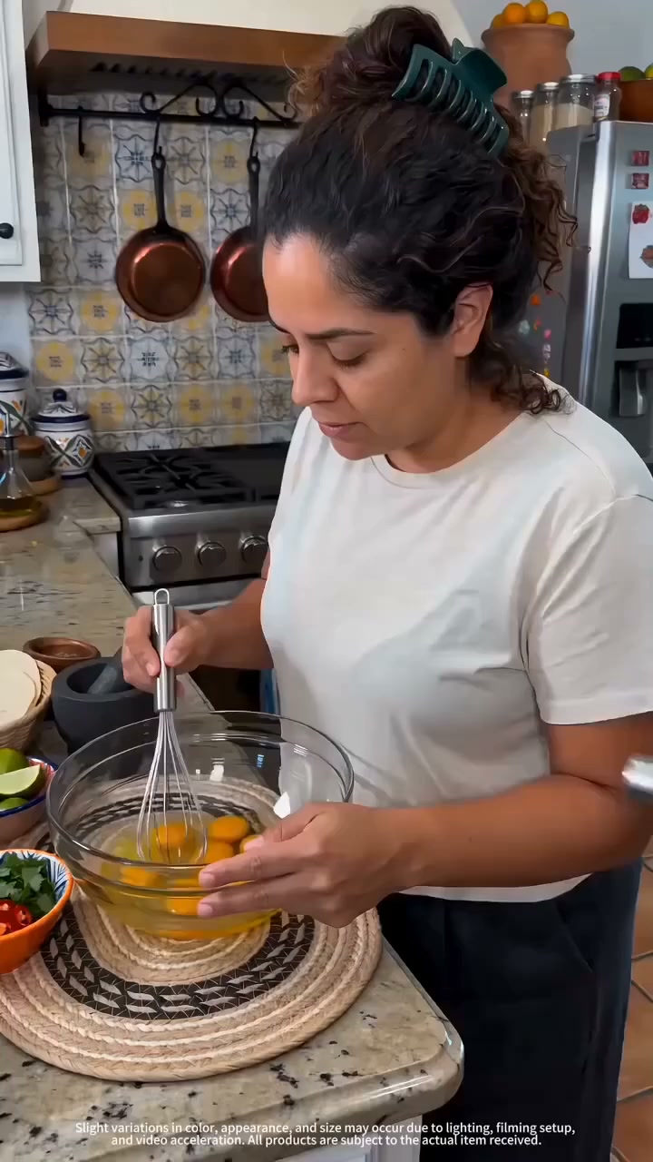 Stainless Steel Hand‑Push Rotary Whisk｜Effortless Semi‑Automatic Mixing Without Batteries or Electricity