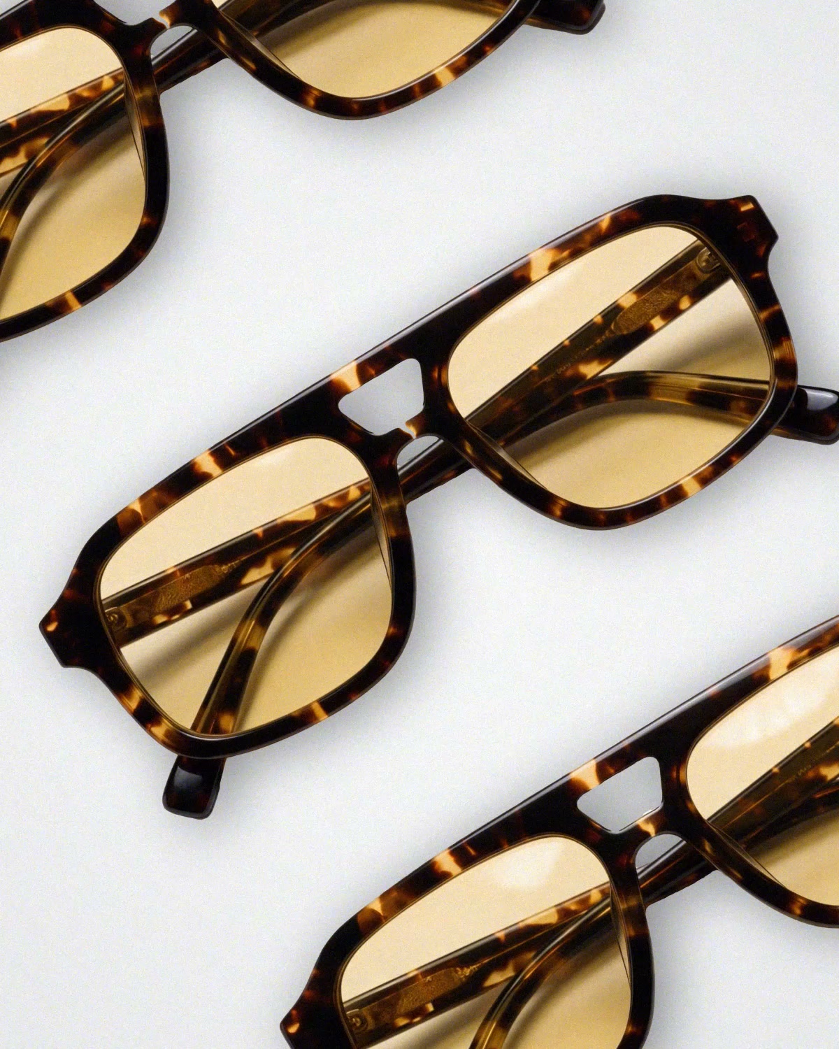 DESIGNED IN SPAIN · SHIPPED WORLDWIDE | HAWKERS™