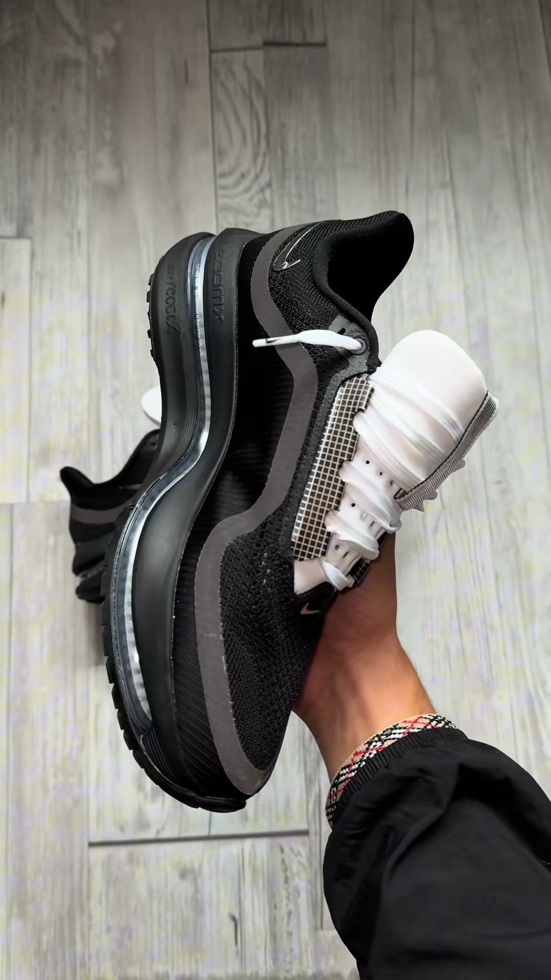 Premium Running Style + 3 Free Socks