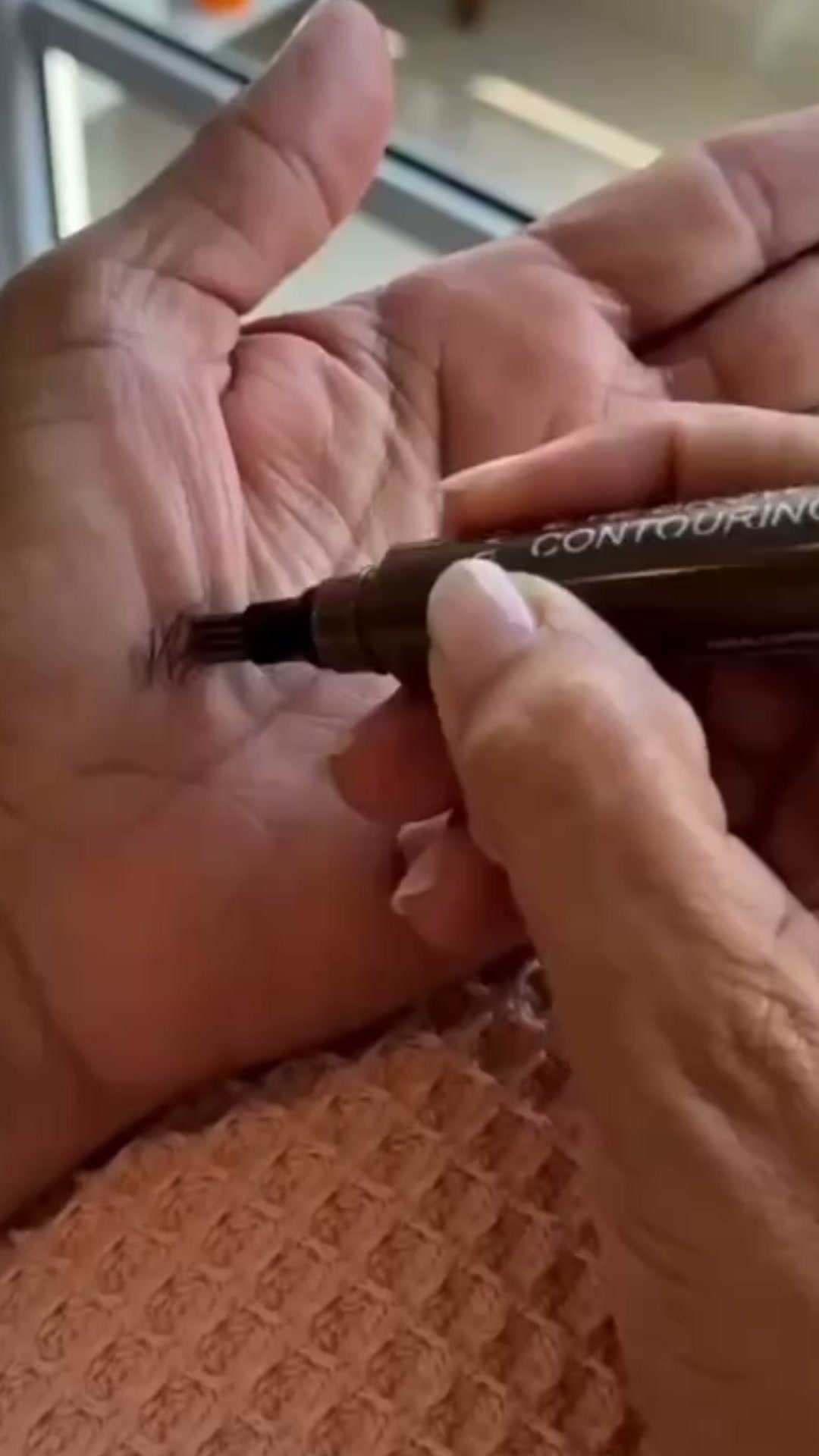 Sobrancelhas perfeitas do início ao fim do dia