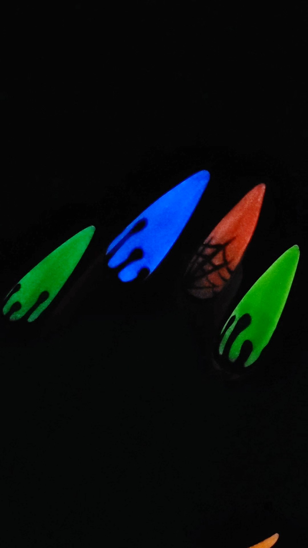 Spooky Nails That Glow