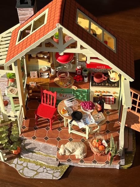 NEW ARRIVAL | Sunlit Farmhouse Kitchen