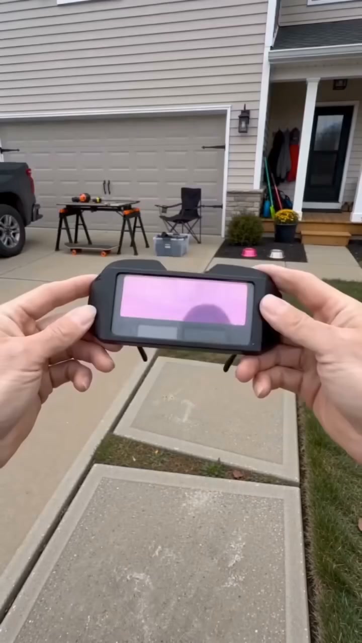 Auto-Darkening Anti-Glare Welding Glasses
