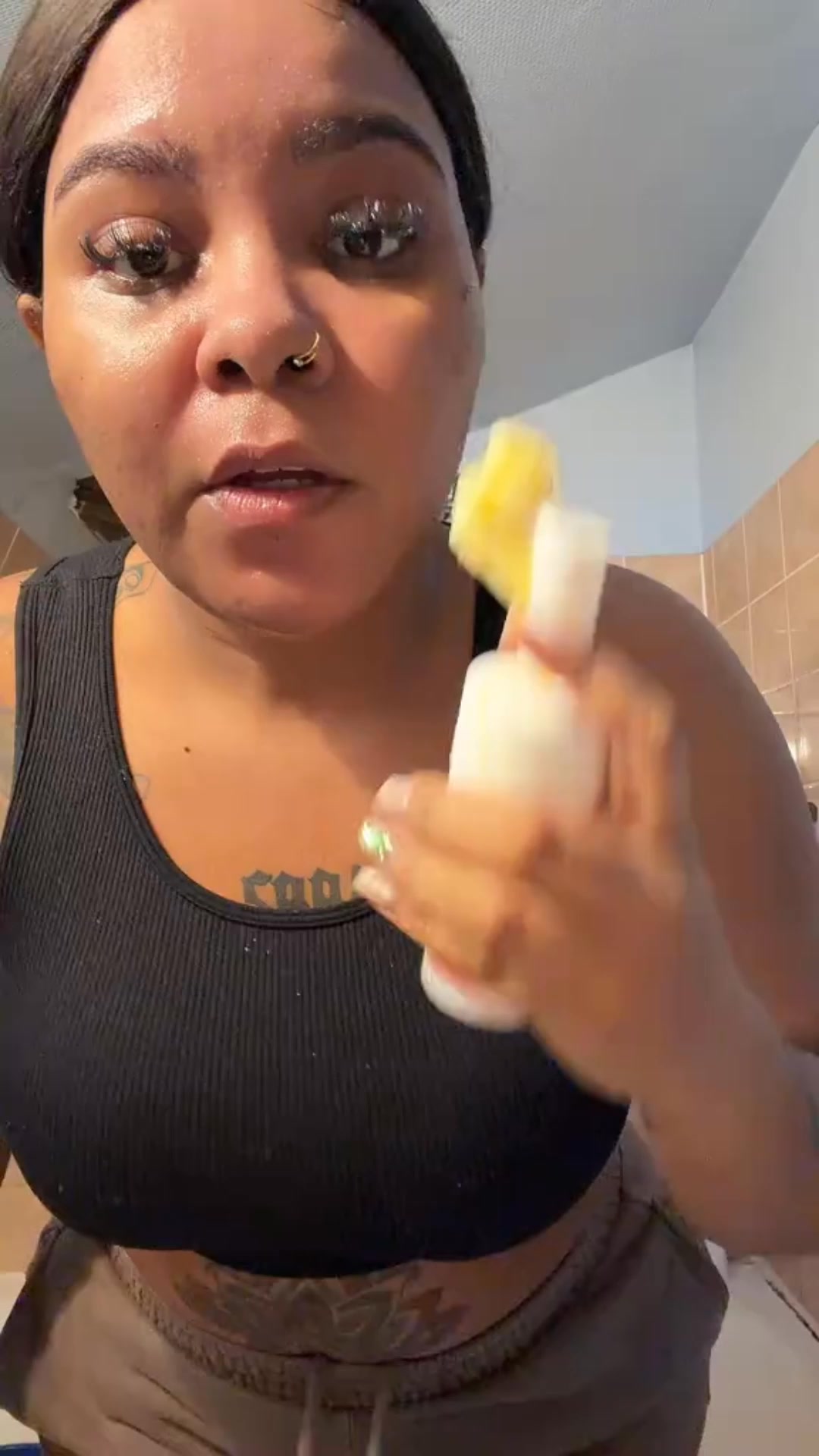Taches pigmentaires, teint irrégulier, aisselles foncées… J’avais tout essayé. Jusqu’à Curma.