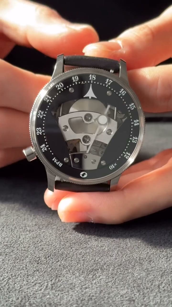 "Free Tempo" Mechanical Watch
