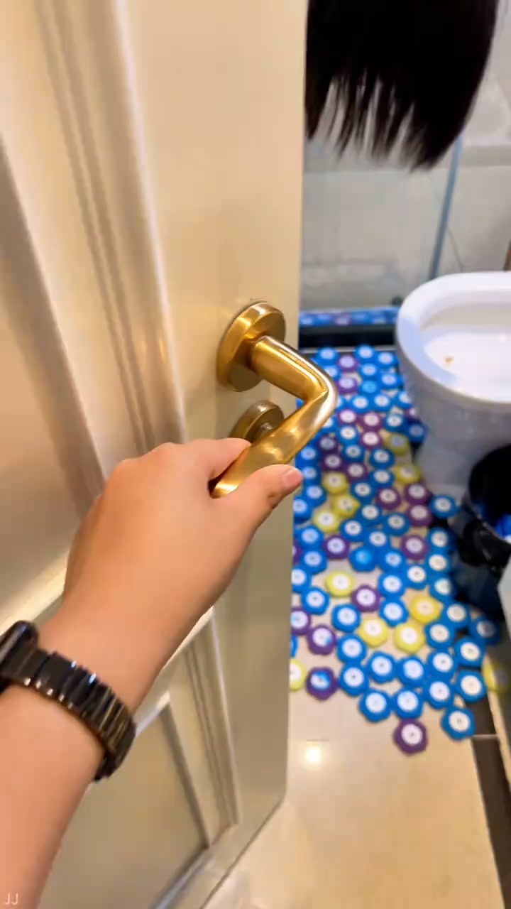 a smarter way to clean your toilet