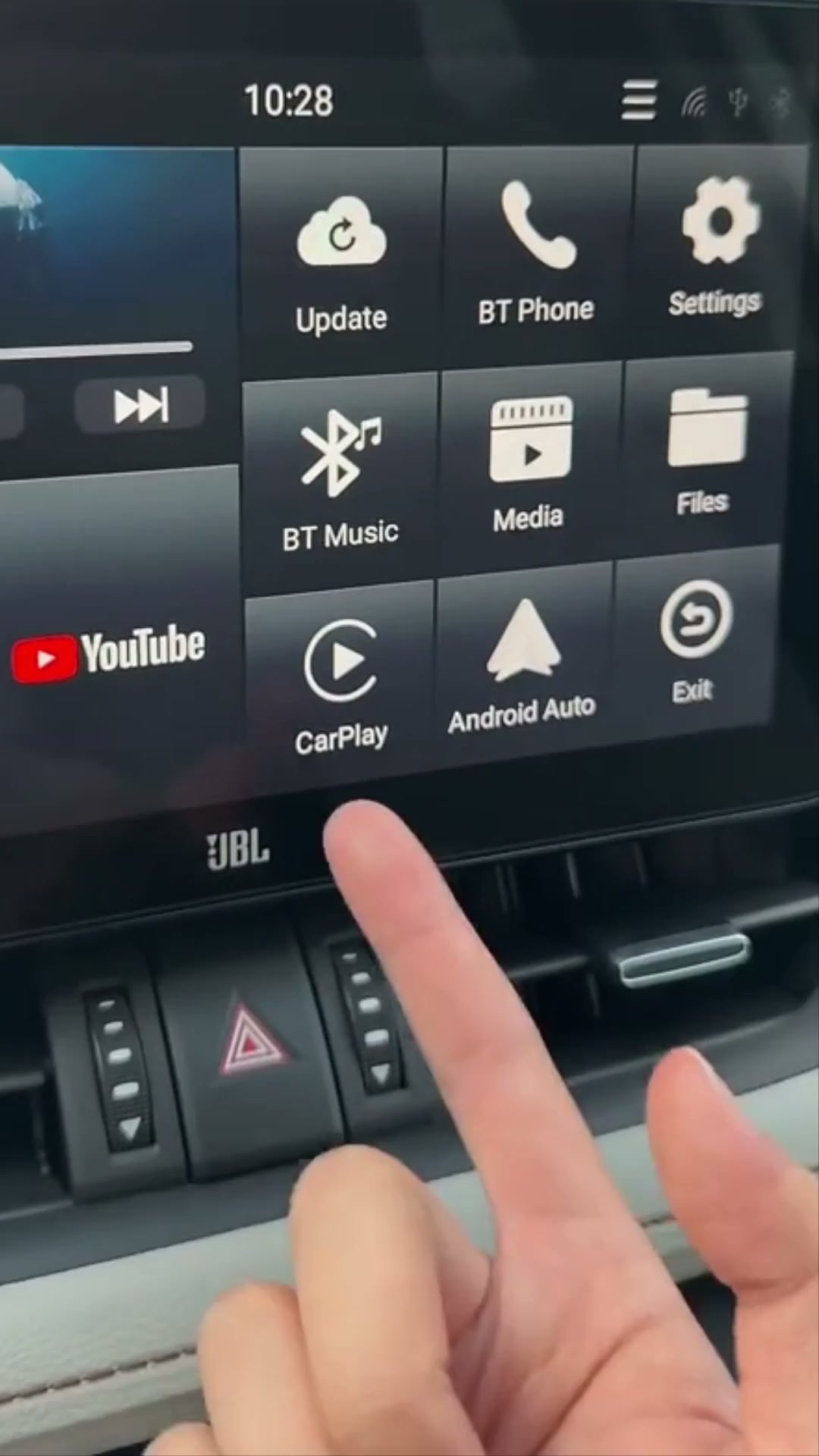O ecrã tátil que moderniza o seu carro