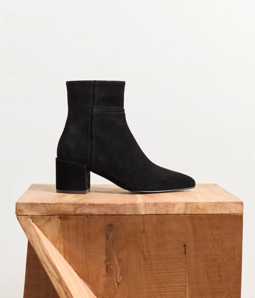 €90 -Boots Velours Noir Doris - Mellow Yellow