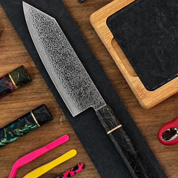 Cuchillo Bunka Damasco 67 capas VG10 | Hoja 19 cms Acero damasco| Mango Fibra de Carbono
