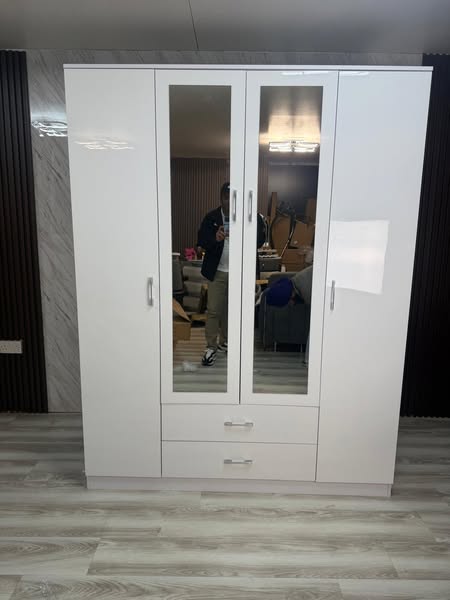 Free Delivery on the Wardrobe UK Homes Are Loving.